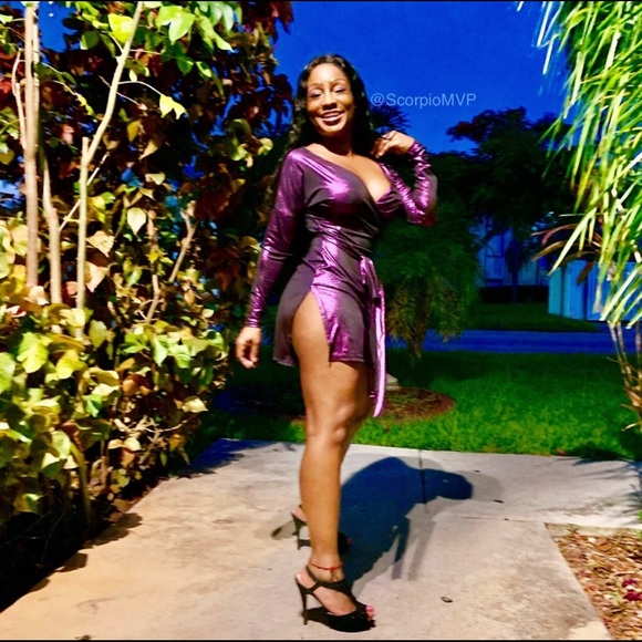 NWOT Metallic Long-Sleeve Deep V-Neck Wrap - Picture 2 of 7